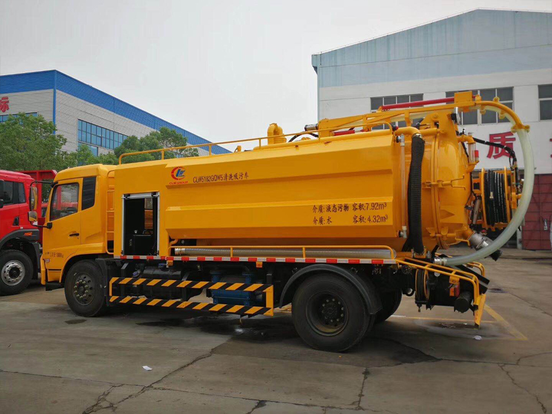 国六  东风天锦清洗吸污车15方（2边侧挂水箱）