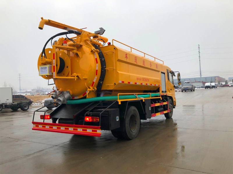 国六  东风天锦清洗吸污车15方（2边侧挂水箱）