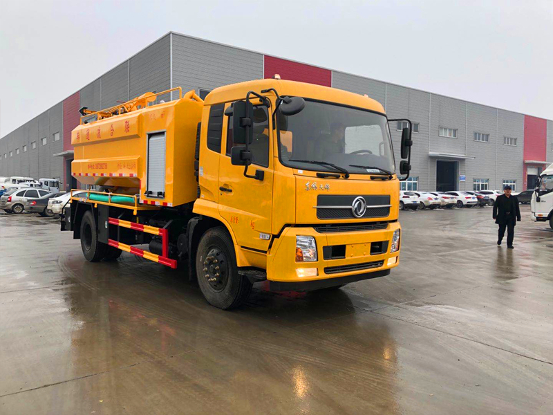 国六  东风天锦清洗吸污车15方（2边侧挂水箱）