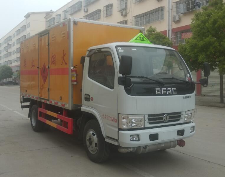 CLW5073XRY6型易燃液体厢式运输车1.jpg