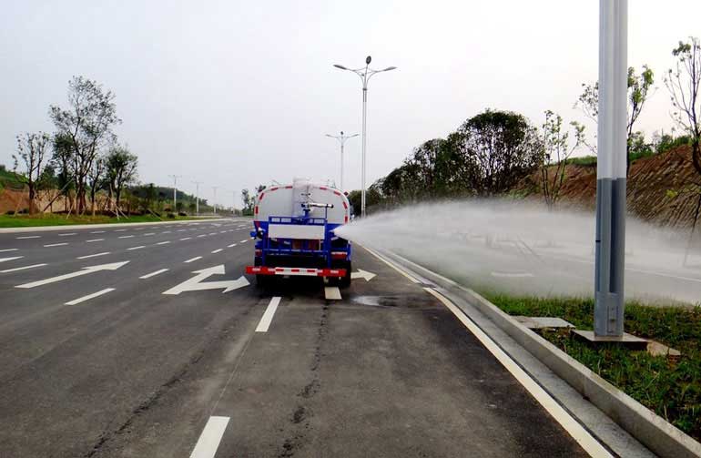 东风国五大多利卡(8-9吨)洒水车