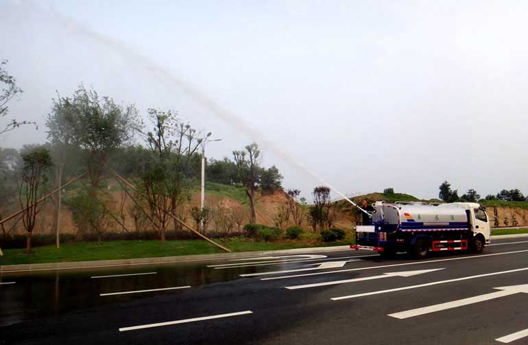 东风国五大多利卡(8-9吨)洒水车