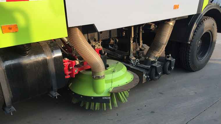 东风天锦干湿两用扫路车8尘