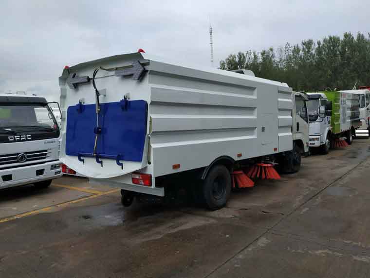 江铃扫路车2.5水4.5尘