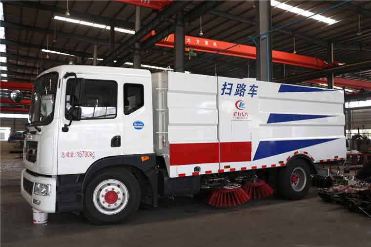 东风多利卡D9扫路车4水7尘