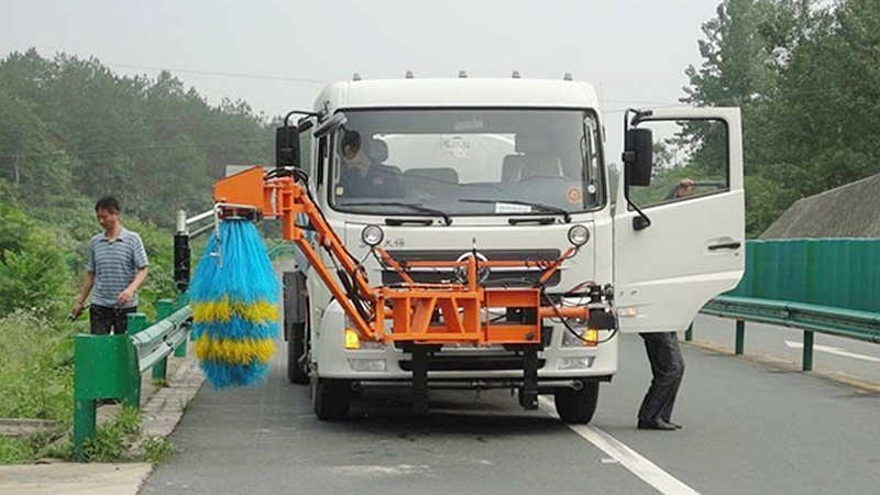 东风天锦8方护栏清洗车